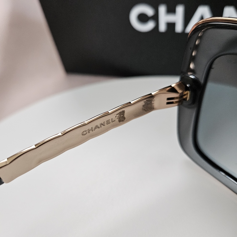 CHANEL  Sunnies 👀 Mirrored Rose Gold Lenses With Black Frames - Picture 7 of 9